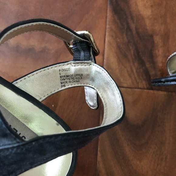 Steve Madden Gold and Black Strap Heel - Picture 3 of 4